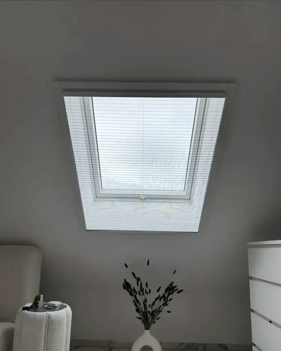 Dachfenster mit Insektenschutz, Ansicht von innen